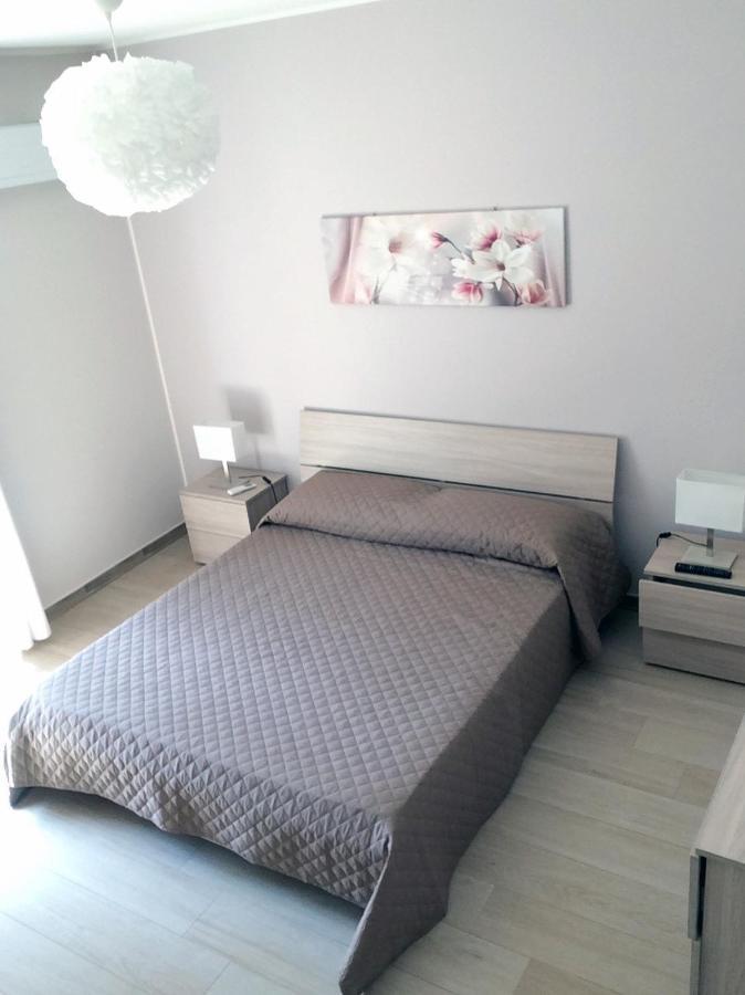 Brevi Vacanze A Brolo Bagian luar foto